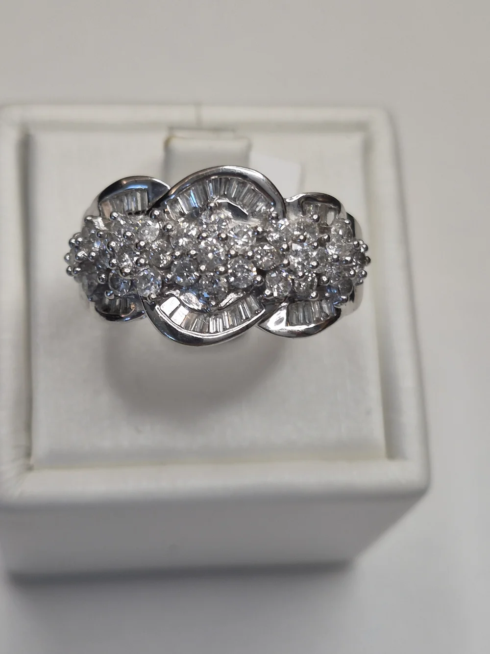 14kwg 1.5ct TW Natural Diamond Size 9 Ring with $5100 GIA GG Appraisal. 6.2g